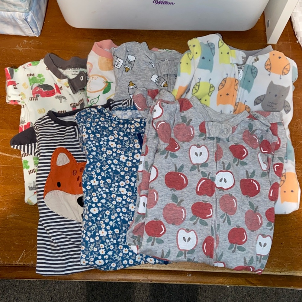Bundle of 7 x 6-9 month footie pajamas